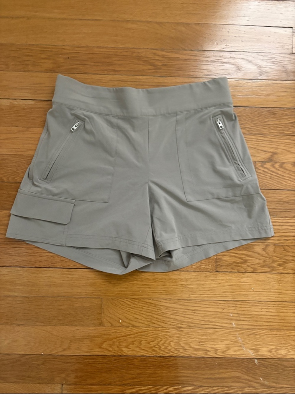 Athleta Women’s Performance Shorts Beige Khaki Gray 4